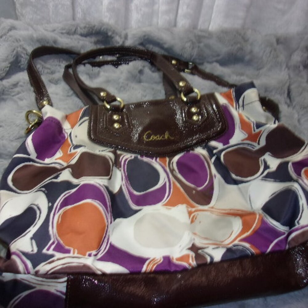 E-89 COACH SHLEY DRAWN SCARF PRINT CARRYALL BAG